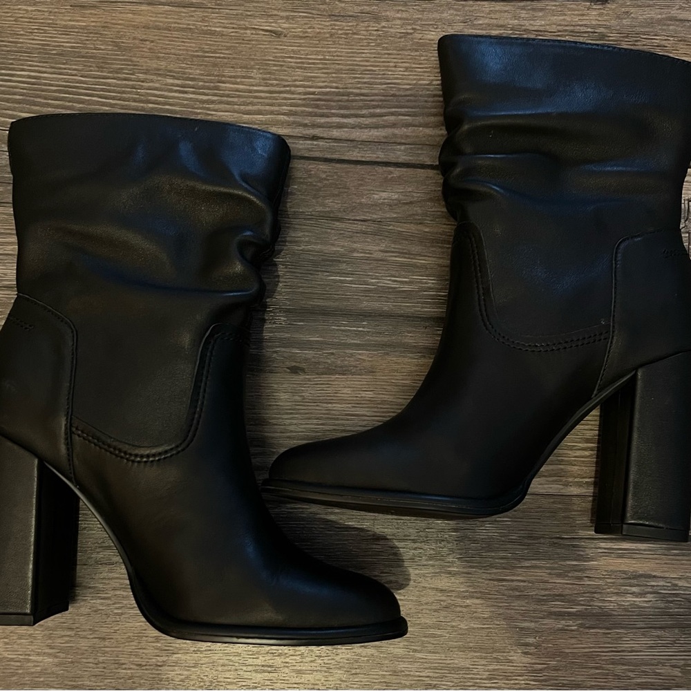 Michael Kors Black Heeled Boots Sleek Leather Design - Picture 1 of 4